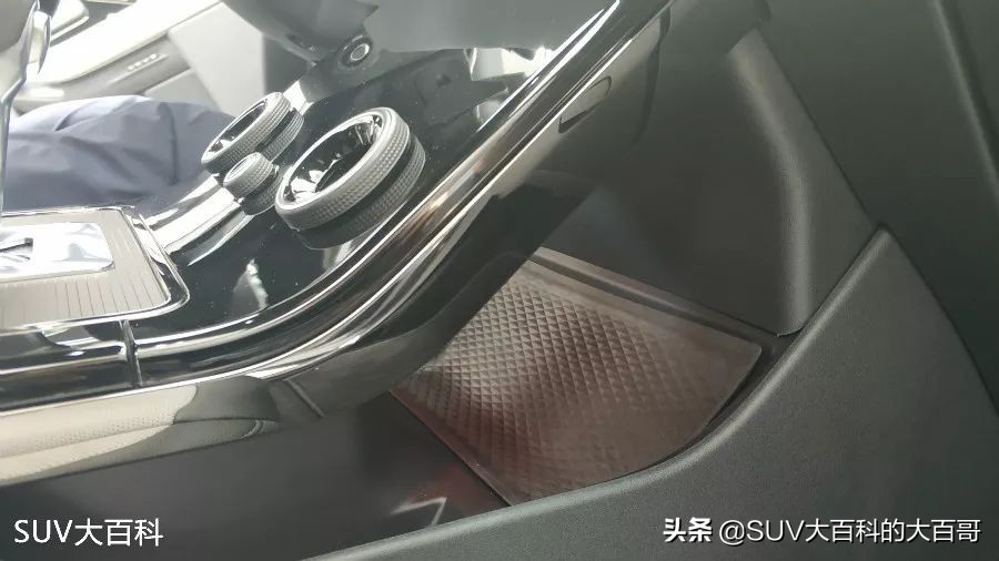 全新一代路虎揽胜极光黑科技体验,路虎极光五块屏幕