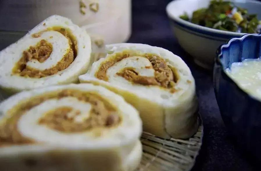 天津特色美食天津煎饼果子 (天津风味小吃三绝)