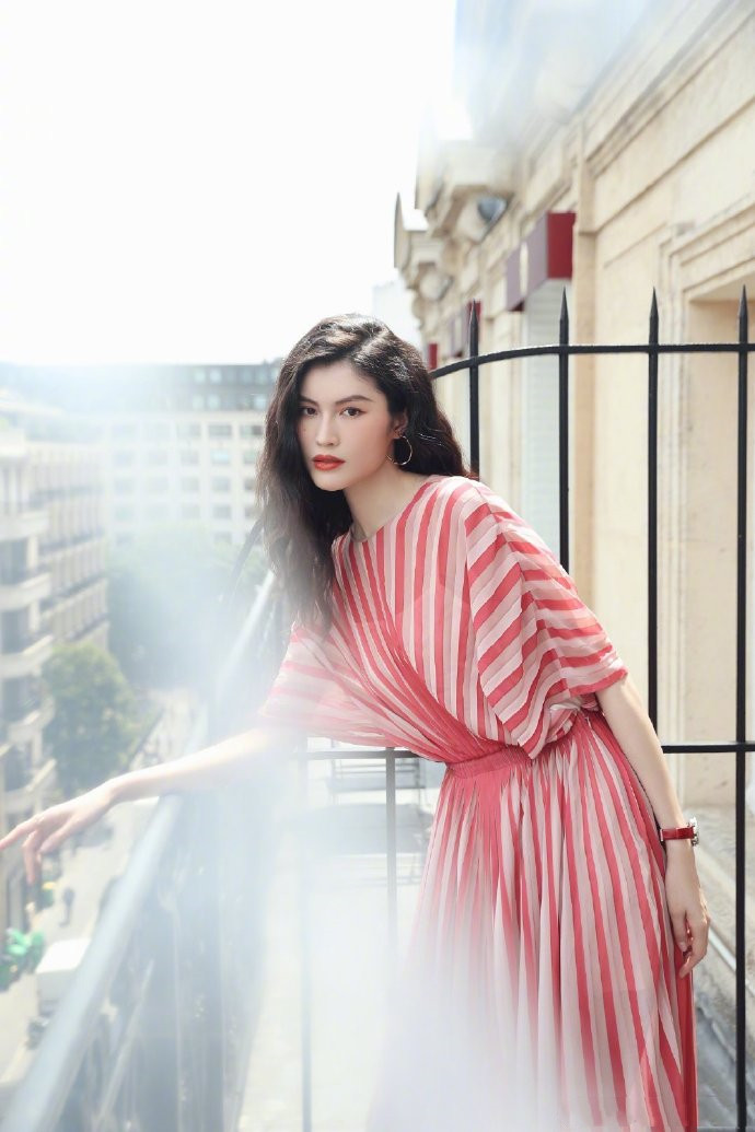 何穗穿衣搭配图片,何穗最新穿衣搭配图