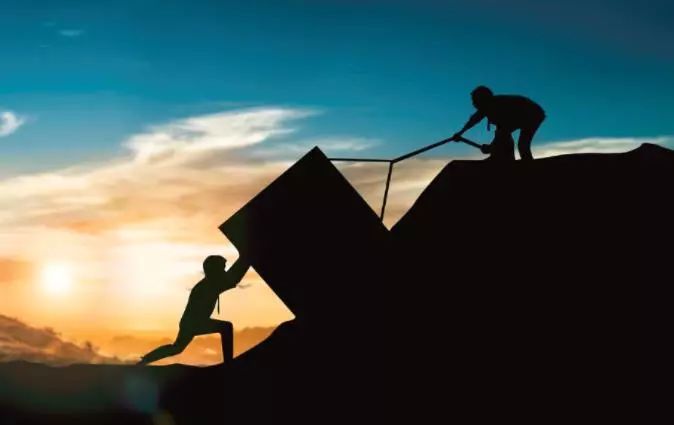 人与人最大的区别就是思维的区别,人和人最根本的区别是思维方式