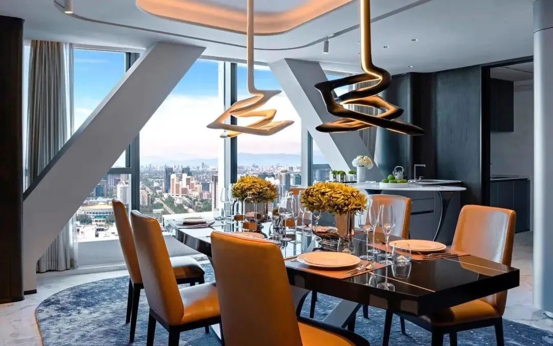 开法拉利拉法、保时捷918和迈凯伦p1的人都住啥样的豪宅？