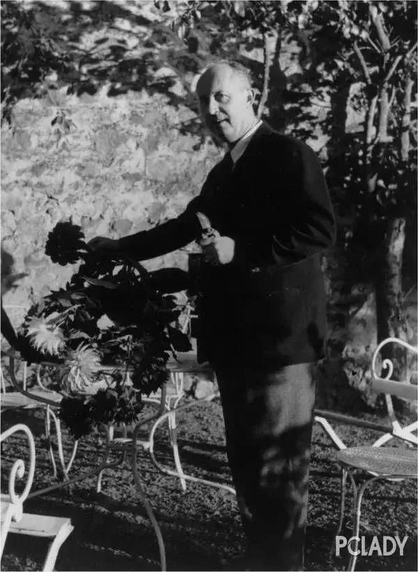 服装设计师有名人物,服装设计顶级设计师