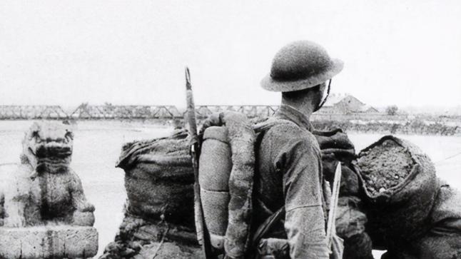 84岁老太跳入冰河救小孩,84岁老太跳冰河救孩子