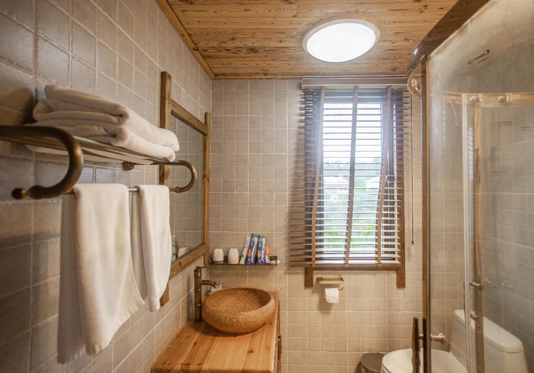 莫干山原木风绿野仙踪花园民宿,莫干山桃坡探险乐园绿野仙踪