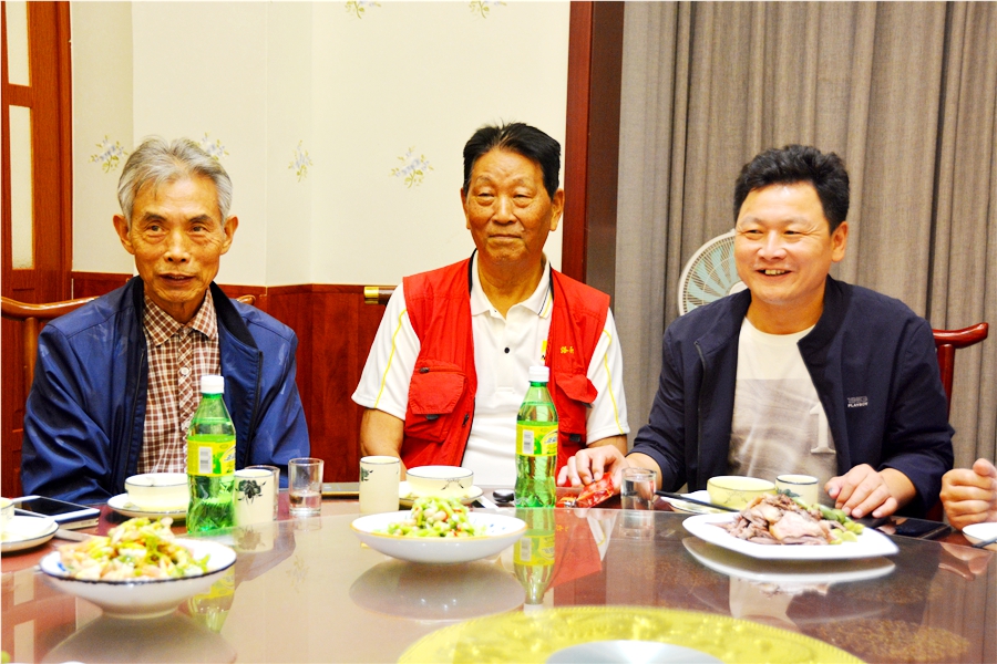 摄影艺术家走进河南洛阳「徐州人家土菜馆」喜迎中秋佳节