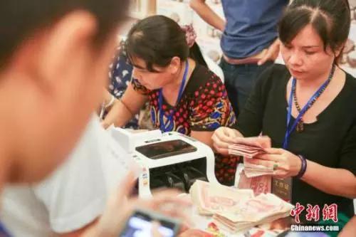 社保基数调低对以后退休有影响吗,公司会调低员工的社保缴纳基数吗