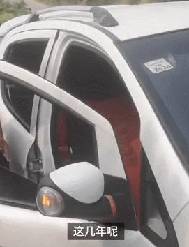 多男子手持长刀长棍打人后续,男子持刀被铁棍打