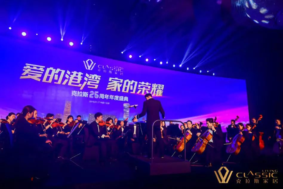 鑹烘湳澶у挅,鑹烘湳澶у笀鍙傚姞璺ㄥ勾鏅氫細