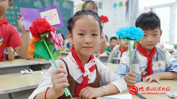 感恩教师节浓浓师生情视频,新昌三小开展教师节感恩教育活动