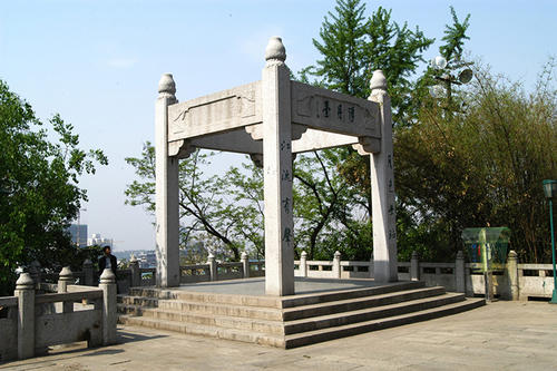 黄鹤楼天下名楼什么价,黄鹤楼中国十大历史文化名楼之一