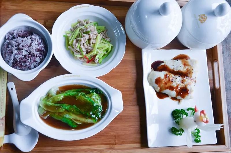 婴儿推拿、开奶催乳、1万多元的压力衣，你在西安的月子中心上过智商税吗？