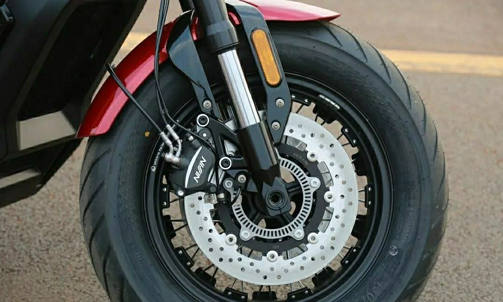 龙嘉V霸650发布:辐条、日清、KYB、无钥、座椅手把加热