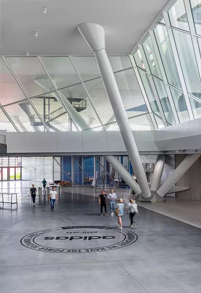 adidas总部照片,adidas总部上班