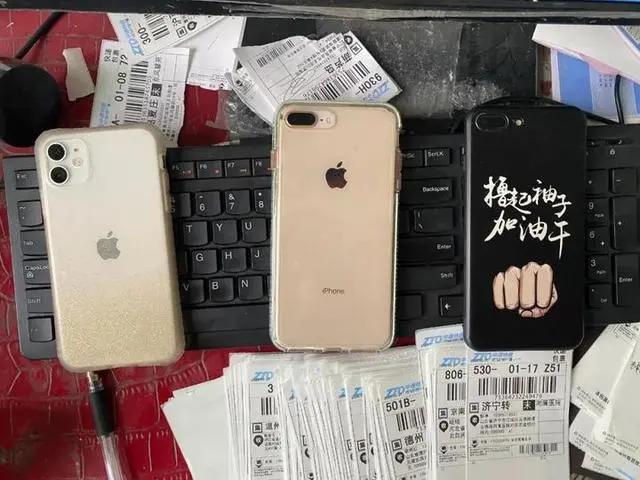 男子购买零食整箱100包,男子购买零食100包