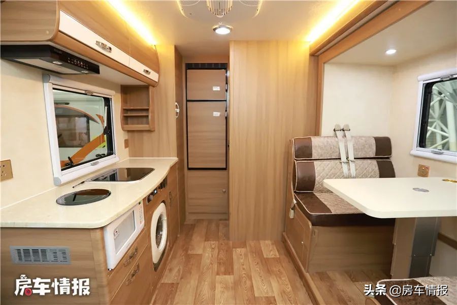 四驱单排皮卡房车最新布局三个床,最新款豪华顶配双排座皮卡房车