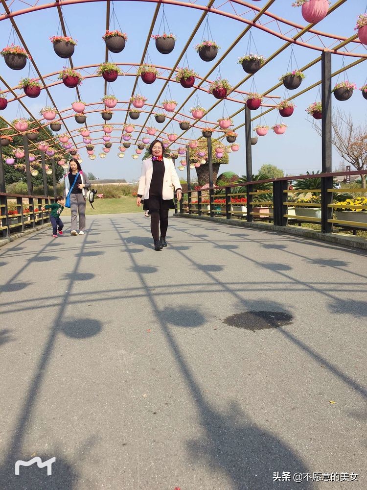 可爱的少妇自拍越来越丰满越来越成熟了