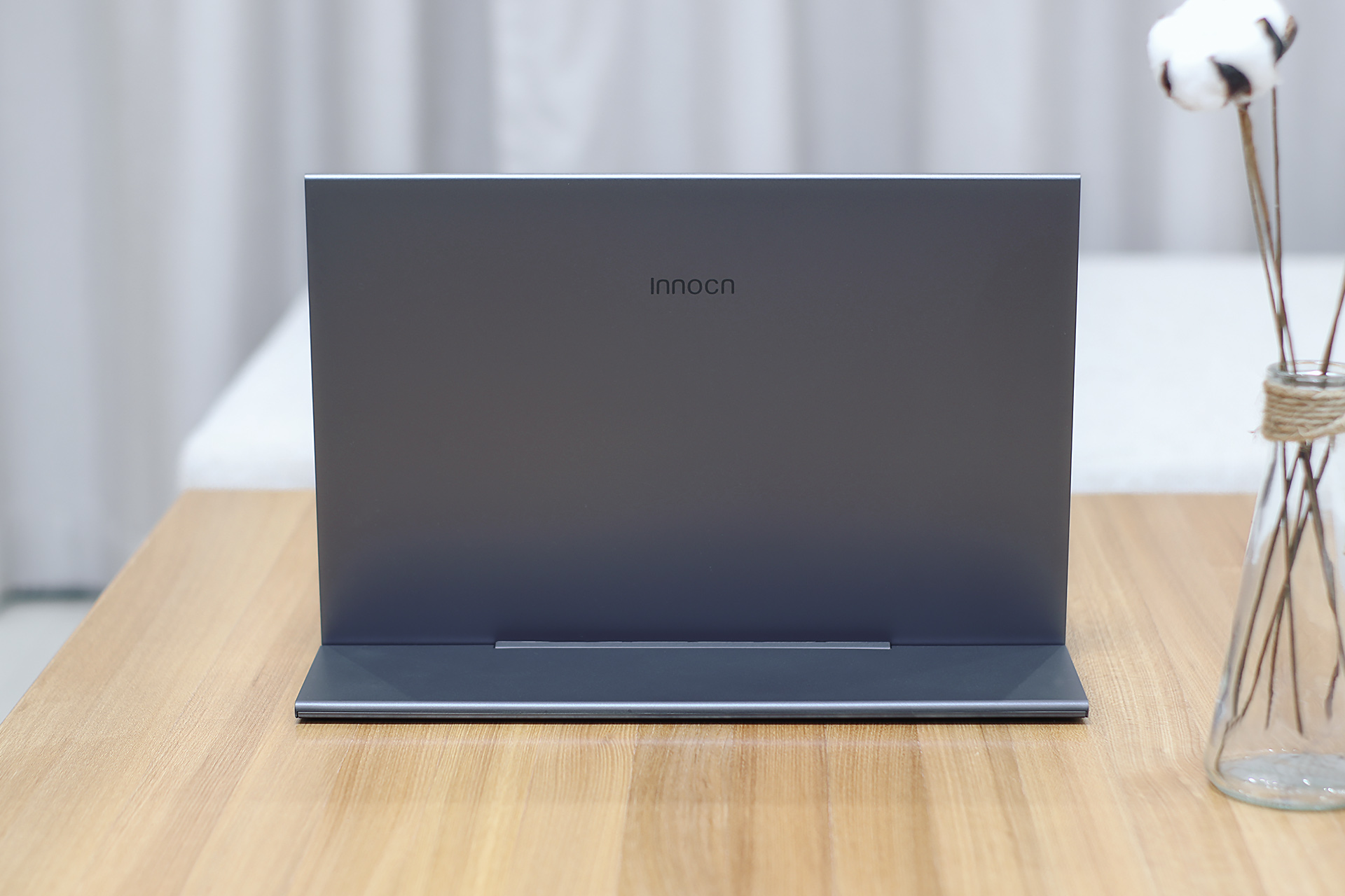 innocn44寸显示器游戏体验,innocn显示器便携