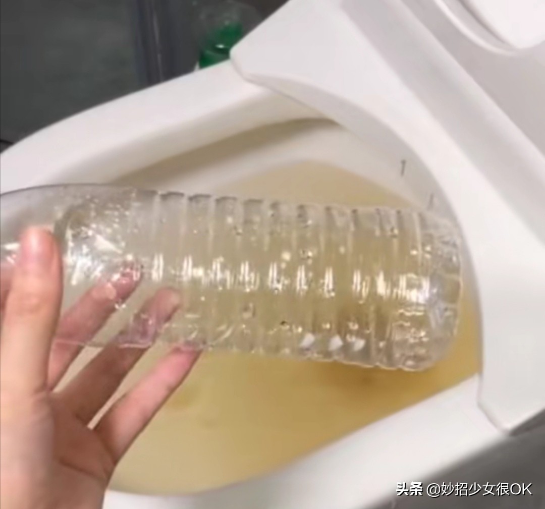 马桶掉进塑料瓶堵了怎么快速通,马桶掉进一个塑料瓶盖堵了怎么办