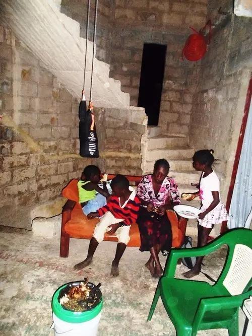 世界第一盏led灯,不用电就能亮的led灯泡