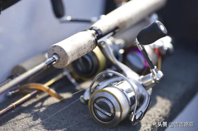 硬饵竿与软饵竿的区别,硬竿跟软竿的感度区别