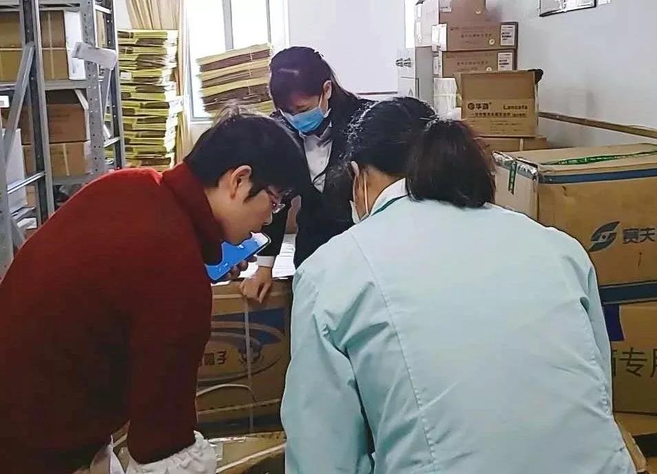 尽快遏制疫情蔓延势头,疫情防控形势依然严峻