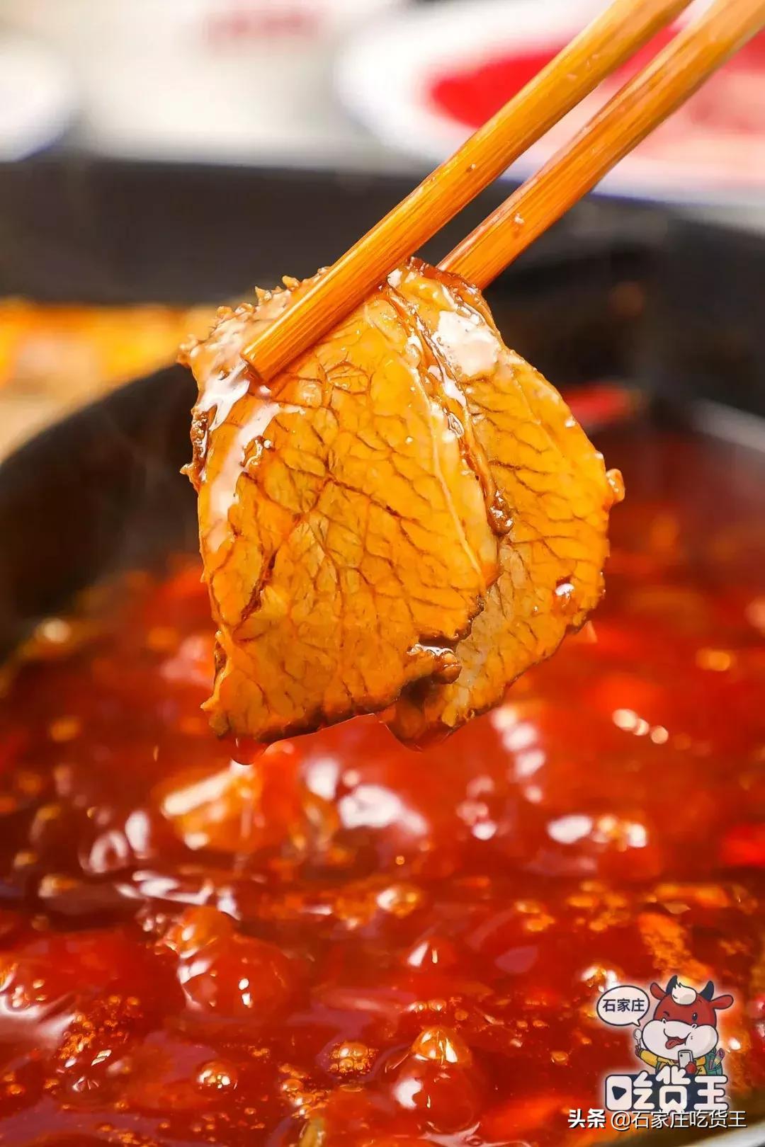 网红“爸爸”终于来了！1分钟就能吃的牛排火锅，连锅底都有肉