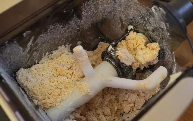 自己做面条太麻烦,自己做面条用简单的面条机