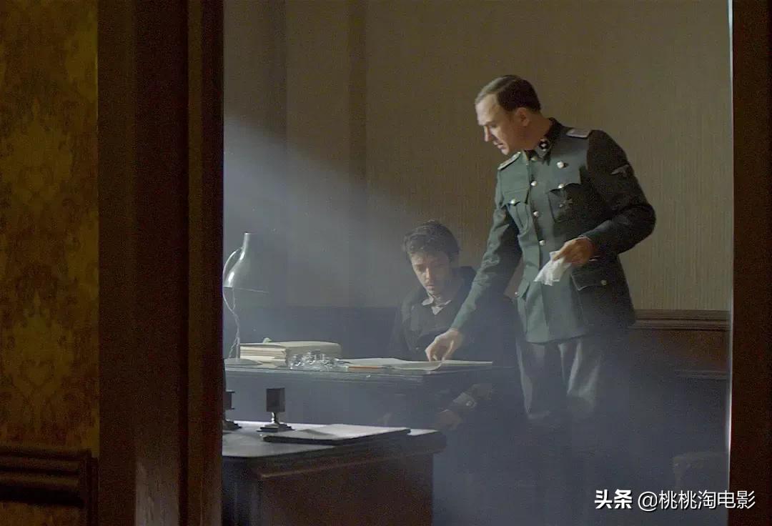 为了电影而创造一门语言,这个导演太拼了