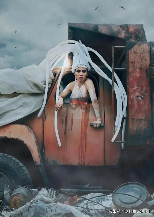 给明星做造型的“垃圾”行为艺术家?雷人背后的那一份深刻……