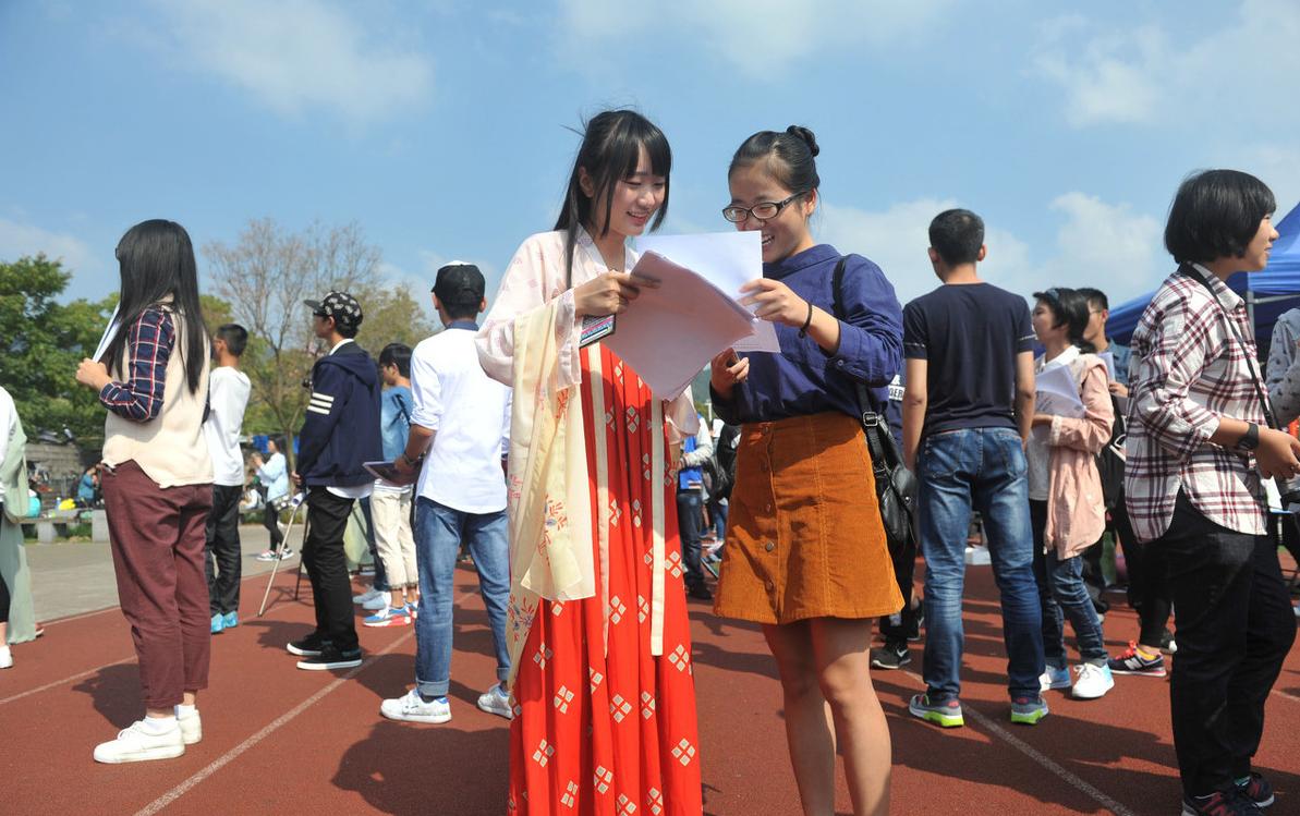 大一新生要不要加入大学社团,大一新生在校社团如何选择