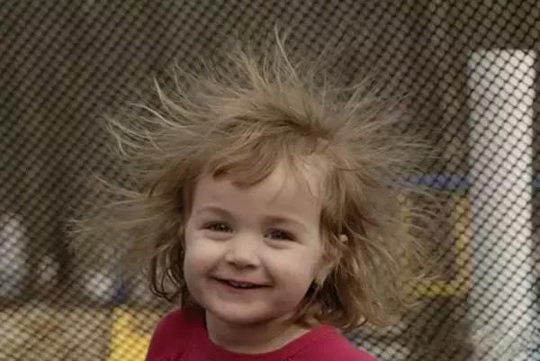 经常被静电打解决小妙招,怎么避免被静电电到