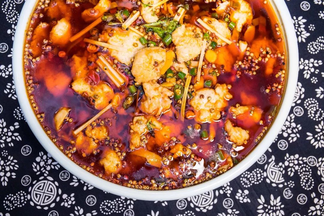 人均60的餐厅带舞台,60人一桌的餐厅