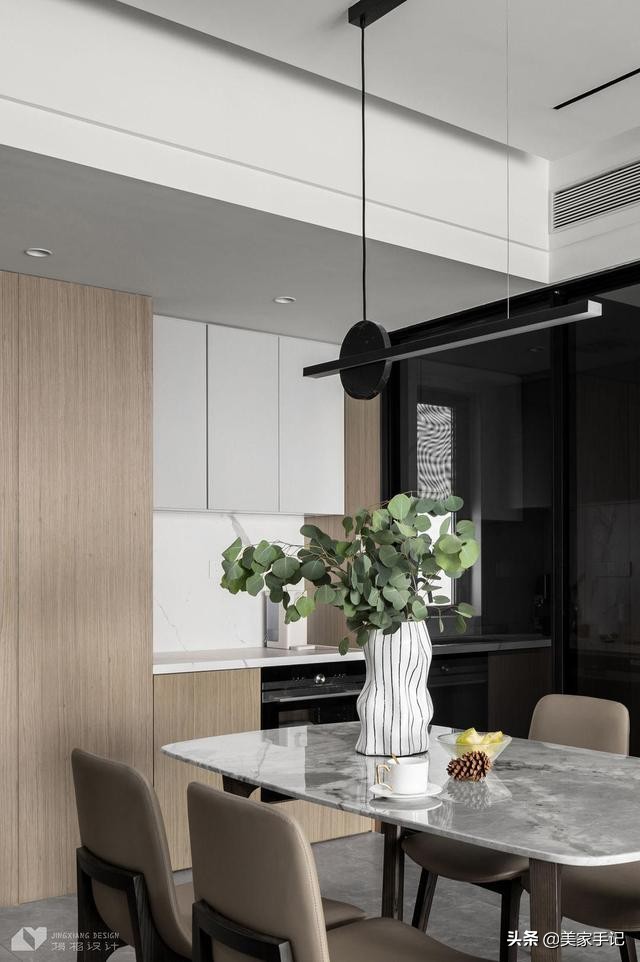 电视墙柜子美观实用大气,深圳夫妇全屋打柜子