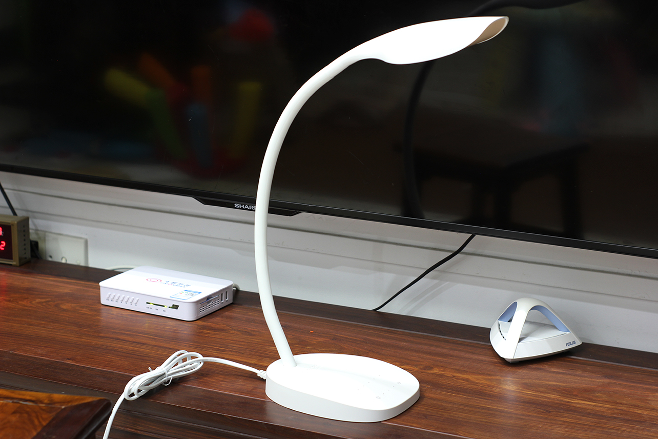 led护眼小台灯书桌学习,巴斯夫小太阳