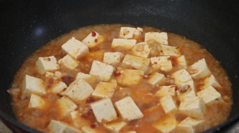 豆腐煎的两面金黄又不会烂的方法,煎豆腐的家常做法简单又好吃视频