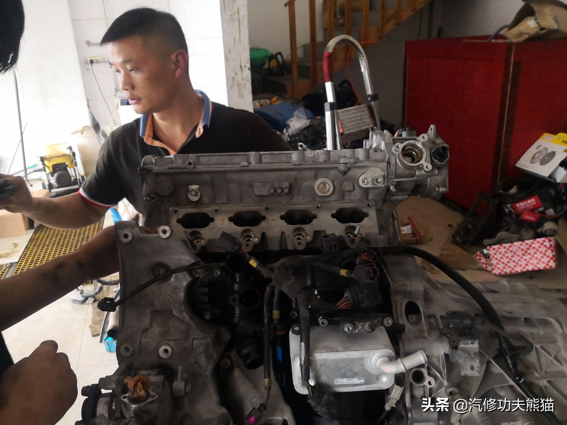 10年奥迪a6l2.0t烧机油维修,奥迪a6l2.0t烧机油吗