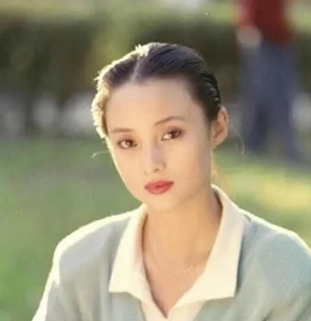 她这么美到底是被谁“耽误”了