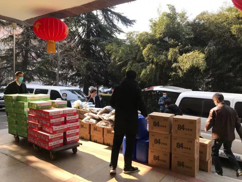 物资紧缺捐赠4万个口罩,第二批捐赠物资已送到防疫一线