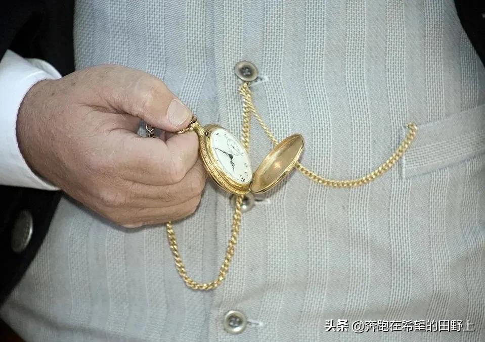 花彭村轶史十四：乡村戴手表的人