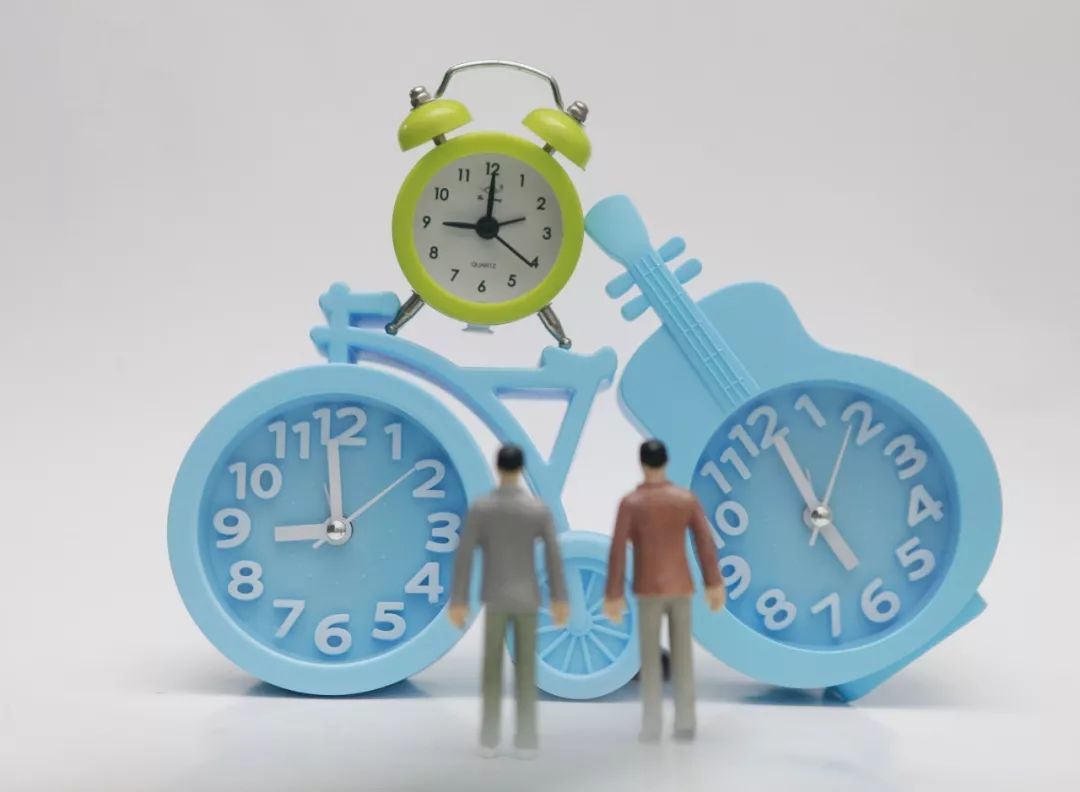 如何看待996工作制和715工作制,大小周工作制比双休多工作多少天