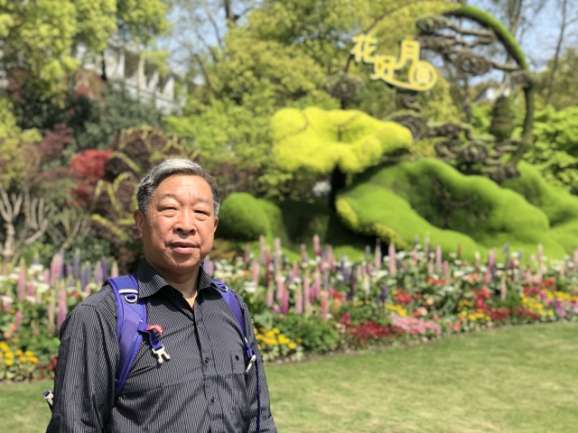 16岁当上赤脚兽医，我做的第一件事就是斗智斗勇给猪打针