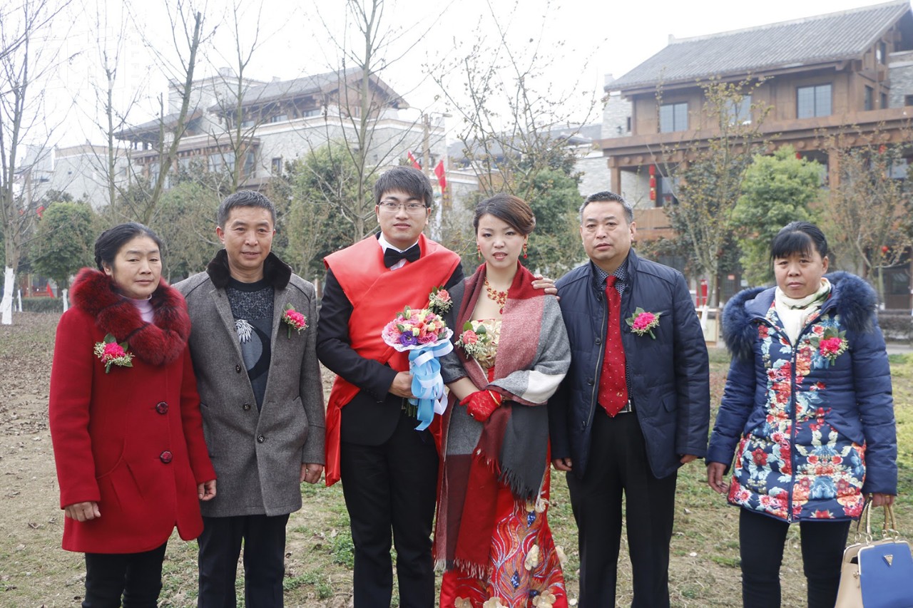 21岁失去两位亲人,21岁少年失去双亲