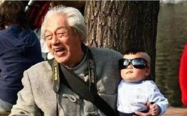 孩子长得像谁就会遗传谁的性格吗,孩子长得像谁就是谁的基因强吗