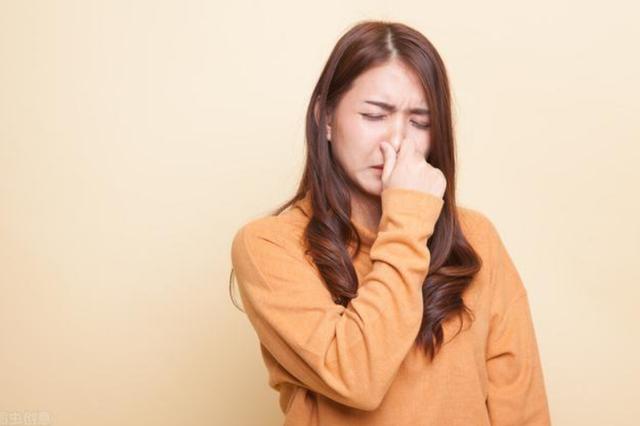 为什么女性过了45岁，身上会伴有一股“臭味”？看完涨知识了