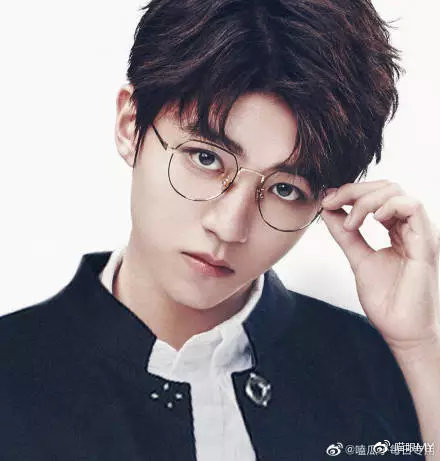 一戴眼镜就过敏,一戴隐形眼镜就过敏