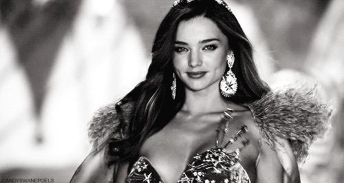 维密走秀为什么会摔倒,维密秀出丑盘点