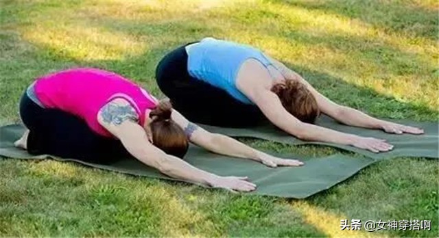 改善肩宽背厚的动作学生党,不想肩宽背厚就来试试这套手法吧