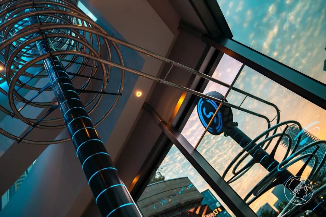 「M.产品」垂直式传送带，让食物从“天上掉下来”