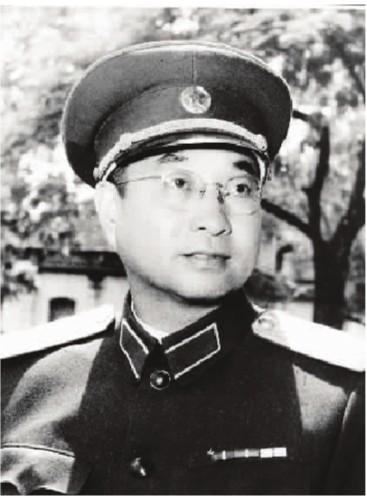 *德朱**满树苹果丢了,陈赓和*锡联陈**总是去串门,有人告密:他俩偷的