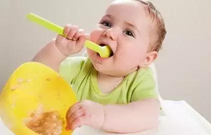 小孩1岁到2岁怎么喂养,小孩一岁半怎么培养吃饭习惯